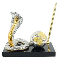 Настольный набор Символ года с глобусом и ручкой, дерево, металл, покрытие - серебро, золото, цвет золотистый