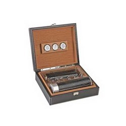 Хьюмидор (коробка для хранения сигар) с аксессуарами, черный