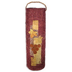 Тубус под бутылку с декоративным оформлением из сетки абаки,бордовый
