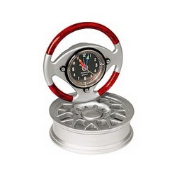 Часы в виде руля на автомобильном диске серебристый