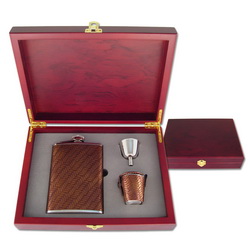 Набор: фляга с воронкой и 3 стаканчика, металл, кожа, в подарочной деревянной коробке, цвет коричневый